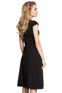 Sukienka z niewielkim dekoltem i szerokim paskiem w talii czarna me312