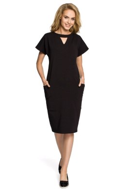 Sukienka ołówkowa ze stójką przy dekolcie czarna me317