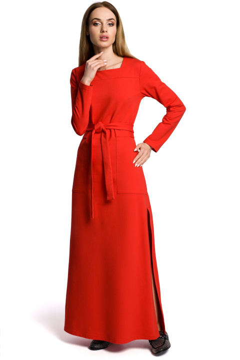 Sukienka dresowa maxi z długim rękawem wiązana w pasie czerwona me354
