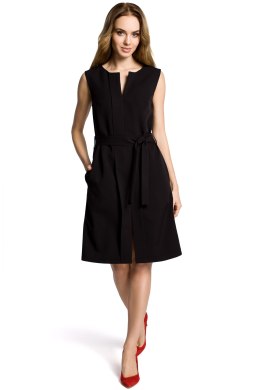 Sukienka bez rękawów z plisą o prostym fasonie czarna me365
