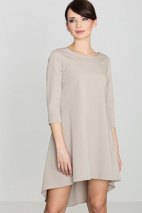 Elegancka sukienka asymetryczna z plisą i rękawem 3/4 beżowa K141 Elegancka sukienka asymetryczna z plisą i rękawem 3/4 beżowa K141