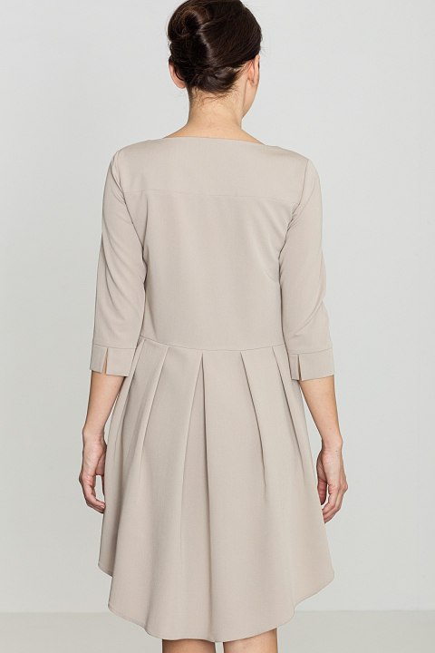Elegancka sukienka asymetryczna z plisą i rękawem 3/4 beżowa K141 Elegancka sukienka asymetryczna z plisą i rękawem 3/4 beżowa K141