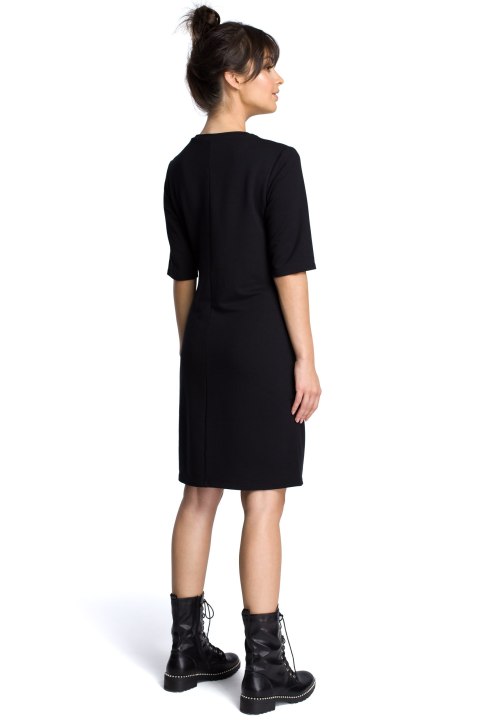 Sukienka odcinana w talii z klamrą czarna b066 Sukienka odcinana w talii z klamrą czarna b066