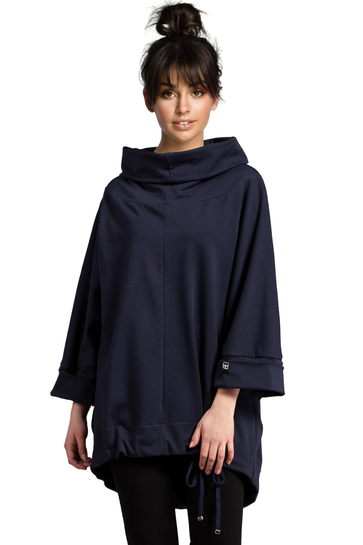 Bluza damska oversize z kominem i wiązaniem na dole granatowa B027 Bluza damska oversize z kominem i wiązaniem na dole granatowa B027