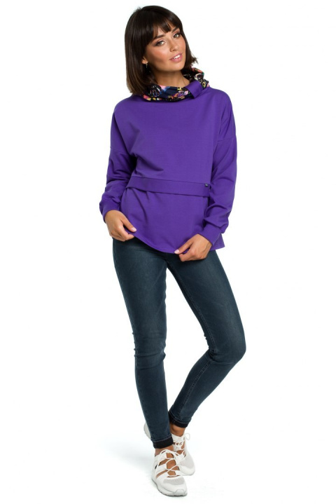 Bluza damska dresowa z wysokim kołnierzem we wzór fioletowa B084 Bluza damska dresowa z wysokim kołnierzem we wzór fioletowa B084