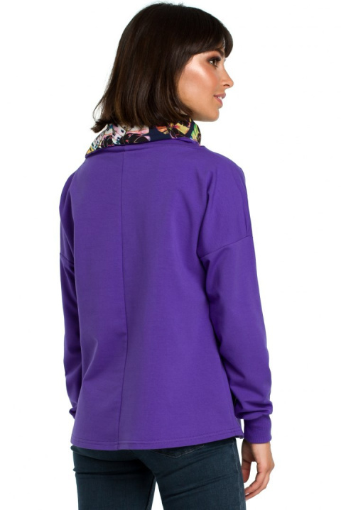 Bluza damska dresowa z wysokim kołnierzem we wzór fioletowa B084 Bluza damska dresowa z wysokim kołnierzem we wzór fioletowa B084