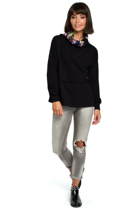 Bluza damska dresowa z wysokim kołnierzem we wzór czarna B084 Bluza damska dresowa z wysokim kołnierzem we wzór czarna B084