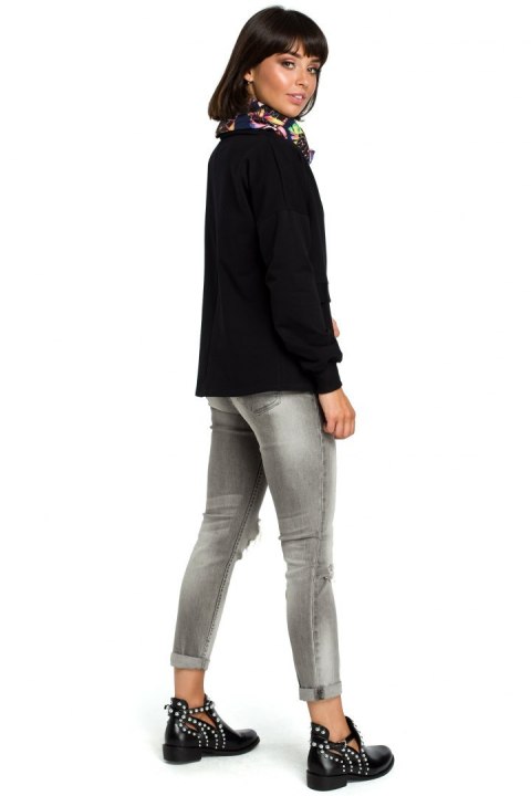 Bluza damska dresowa z wysokim kołnierzem we wzór czarna B084 Bluza damska dresowa z wysokim kołnierzem we wzór czarna B084