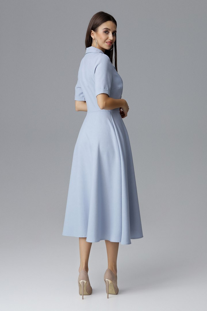 Sukienka rozkloszowana dwurzędowa z krótkim rękawem błękitna M632