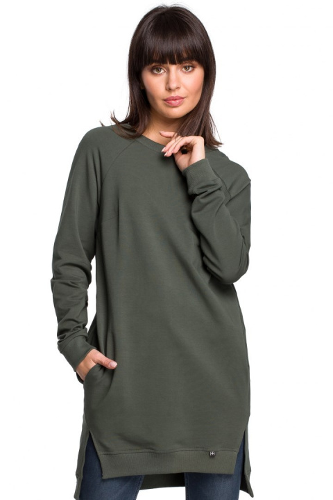 Długa bluza damska oversize z rozcięciami po bokach zielona B101 Długa bluza damska oversize z rozcięciami po bokach zielona B101