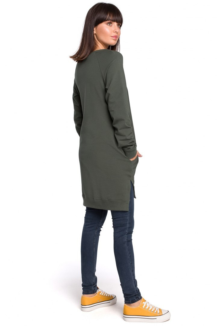 Długa bluza damska oversize z rozcięciami po bokach zielona B101 Długa bluza damska oversize z rozcięciami po bokach zielona B101