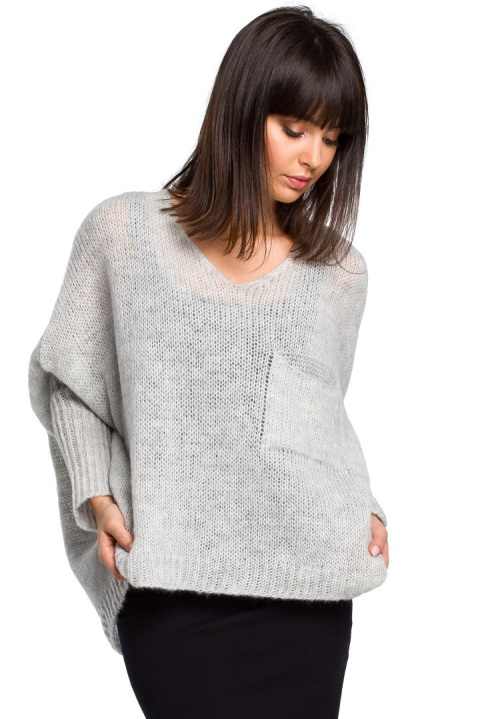 Luźny sweter damski oversize z kieszenią i dekoltem V popielaty BK018