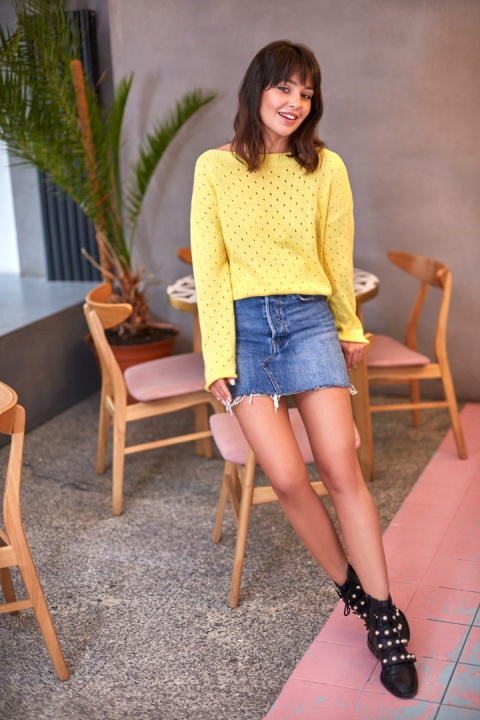 Luźny sweter damski z oczkami przewiewny żółty BK019 Luźny sweter damski z oczkami przewiewny żółty BK019