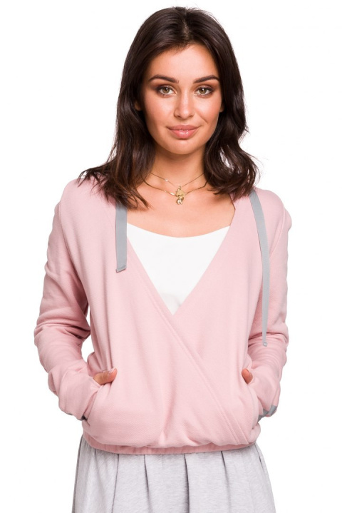 Sportowa bluza damska z kapturem i kopertowym przodem pudrowy B127 Sportowa bluza damska z kapturem i kopertowym przodem pudrowy B127