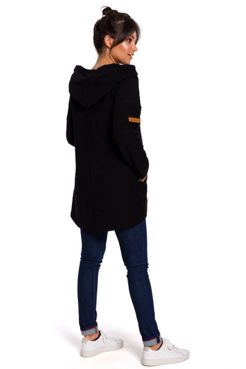 Bluza damska trapezowa z kapturem i kołnierzem dzianina czarna B131 Bluza damska trapezowa z kapturem i kołnierzem dzianina czarna B131