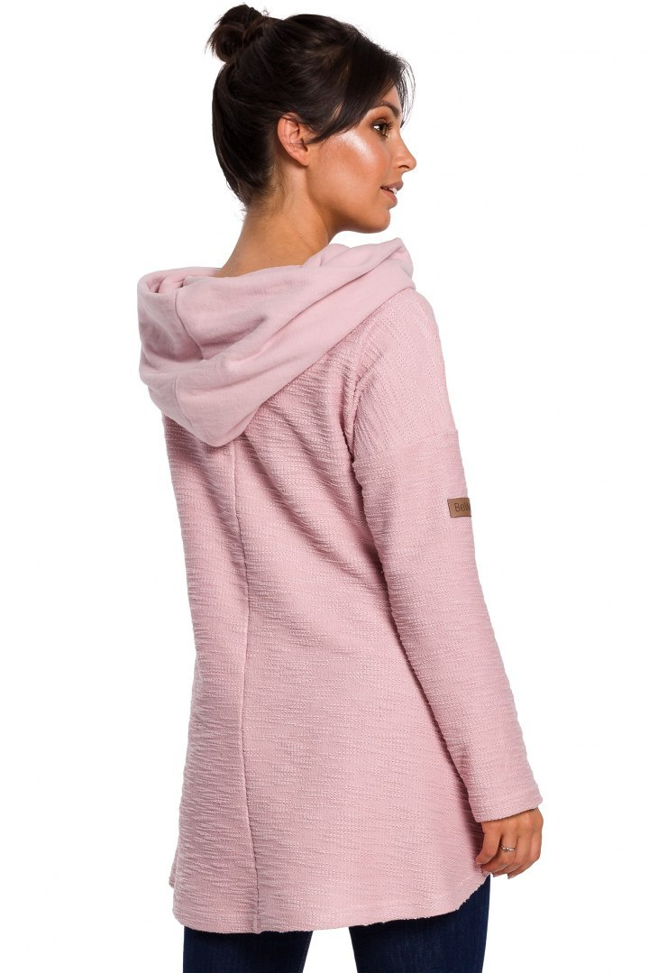 Bluza damska trapezowa z kapturem i kołnierzem dzianina pudrowa B131 Bluza damska trapezowa z kapturem i kołnierzem dzianina pudrowa B131