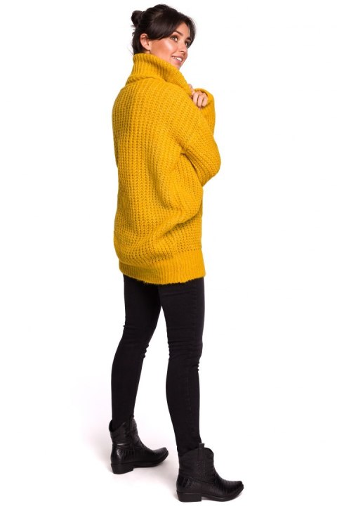 Długi sweter damski gruby oversize z golfem miodowy BK030 Długi sweter damski gruby oversize z golfem miodowy BK030