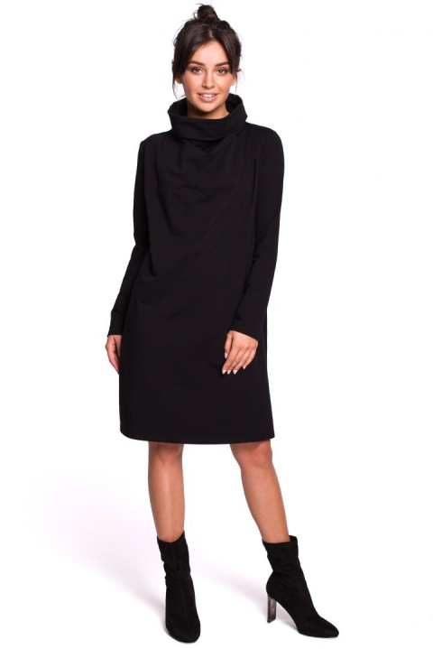 Luźna sukienka midi oversize z kołnierzem długi rękaw czarna B132 Luźna sukienka midi oversize z kołnierzem długi rękaw czarna B132