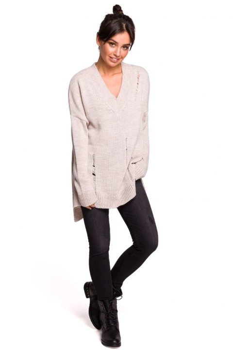 Sweter damski luźny oversize z dziurami i dekoltem V beżowy BK028 Sweter damski luźny oversize z dziurami i dekoltem V beżowy BK028