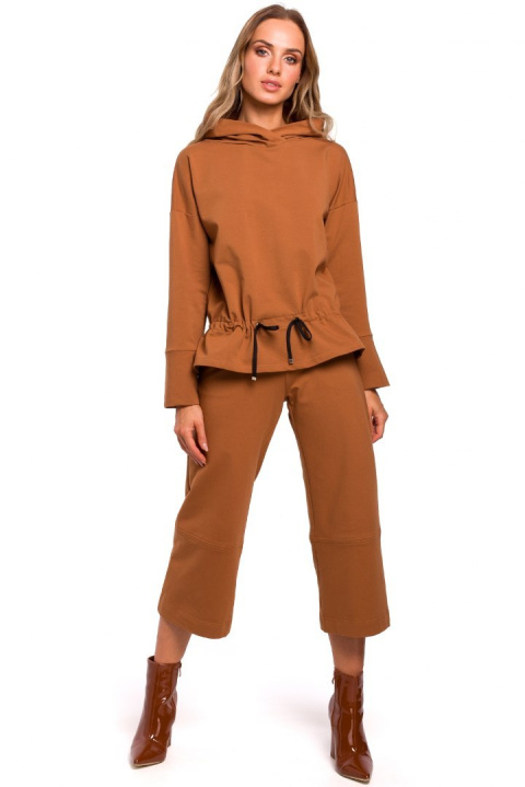 Bluza damska dresowa z kapturem i wiązaniem w talii karmelowa me449 Bluza damska dresowa z kapturem i wiązaniem w talii karmelowa me449