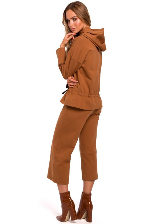 Bluza damska dresowa z kapturem i wiązaniem w talii karmelowa me449 Bluza damska dresowa z kapturem i wiązaniem w talii karmelowa me449
