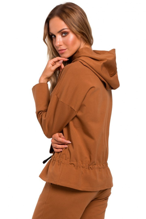 Bluza damska dresowa z kapturem i wiązaniem w talii karmelowa me449 Bluza damska dresowa z kapturem i wiązaniem w talii karmelowa me449