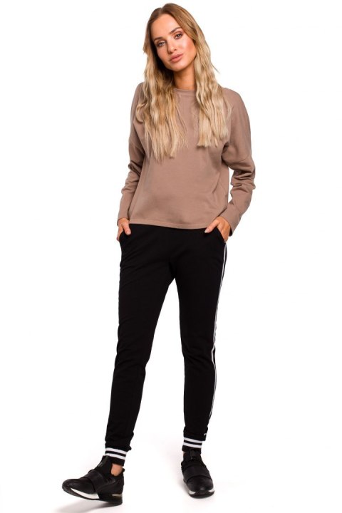Bluzka damska gładka oversize z dekoltem na plecach kakaowa me457 Bluzka damska gładka oversize z dekoltem na plecach kakaowa me457