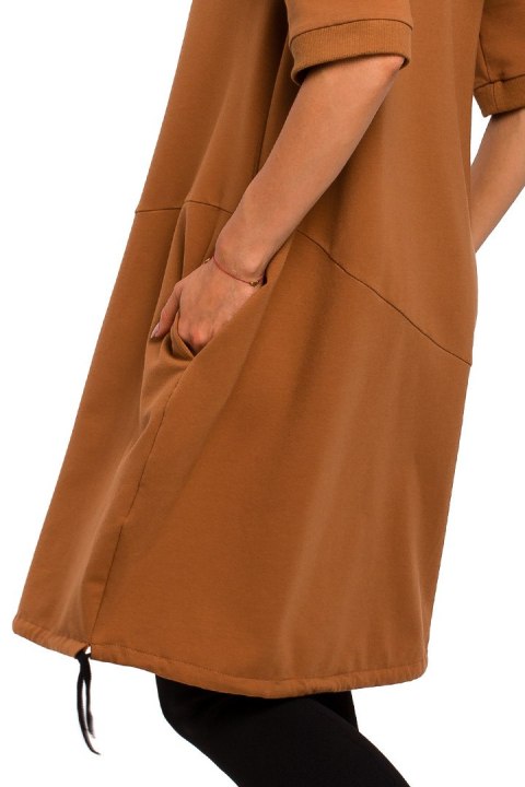 Sukienka bombka midi oversize z krótkim rękawem karmelowa me451 Sukienka bombka midi oversize z krótkim rękawem karmelowa me451