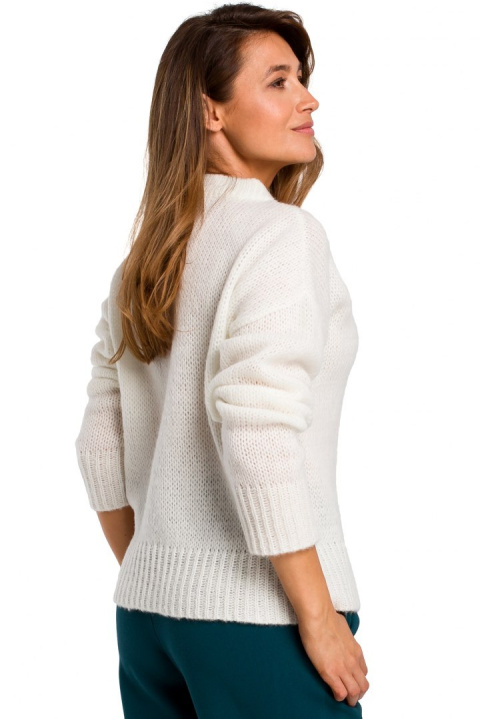 Sweter damski krótki ze ściągaczem luźny splot ecru S185 Sweter damski krótki ze ściągaczem luźny splot ecru S185