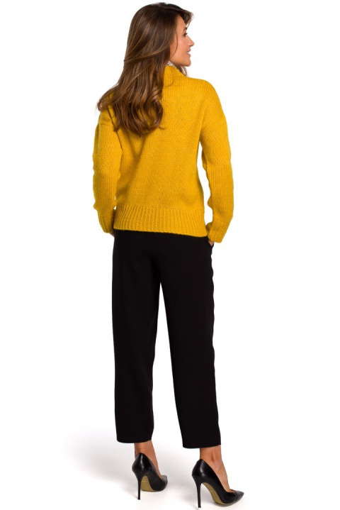 Sweter damski krótki ze ściągaczem luźny splot miodowy S185 Sweter damski krótki ze ściągaczem luźny splot miodowy S185
