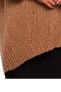 Sweter damski asymetryczny oversize z półgolfem kamelowy me468