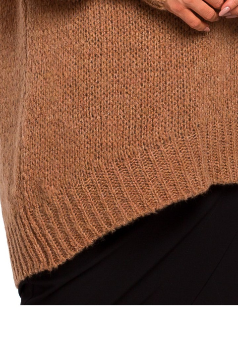 Sweter damski asymetryczny oversize z półgolfem kamelowy me468 Sweter damski asymetryczny oversize z półgolfem kamelowy me468