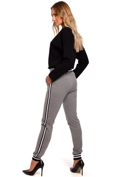 Spodnie damskie joggery ze ściągaczami i lampasami szare me460 Spodnie damskie joggery ze ściągaczami i lampasami szare me460