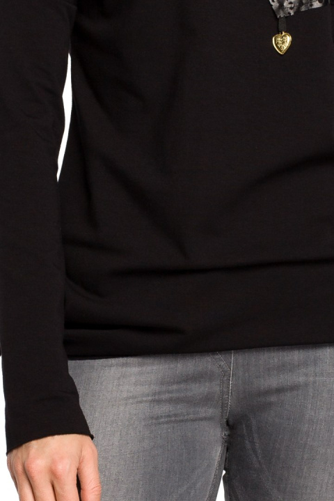 Bluza damska z sercem wiązana z boku czarna me048 Bluza damska z sercem wiązana z boku czarna me048