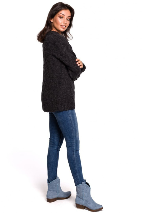 Sweter damski ze ściągaczem i warkoczowym splotem antracytowy BK038 Sweter damski ze ściągaczem i warkoczowym splotem antracytowy BK038