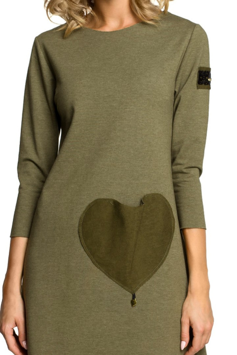 Sukienka trapezowa mini z kieszenią i rękawem 3/4 khaki me053 Sukienka trapezowa mini z kieszenią i rękawem 3/4 khaki me053