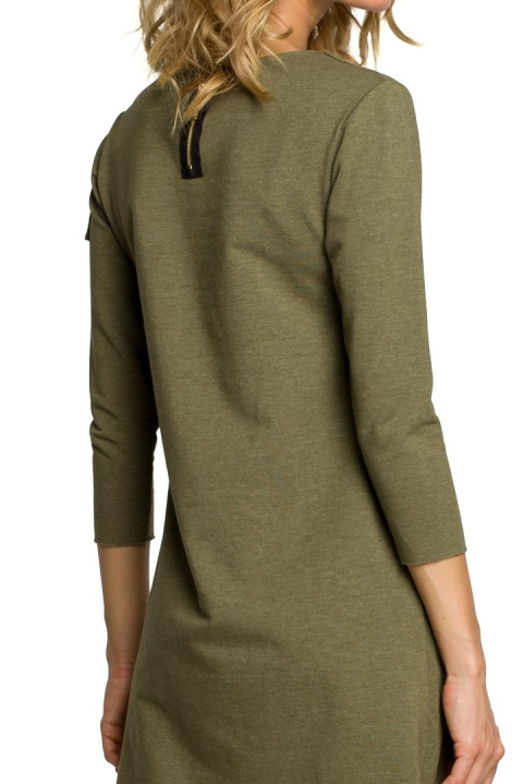 Sukienka trapezowa mini z kieszenią i rękawem 3/4 khaki me053 Sukienka trapezowa mini z kieszenią i rękawem 3/4 khaki me053