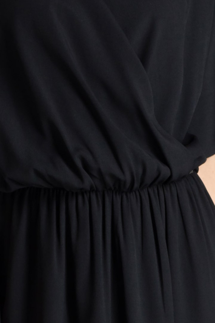 Sukienka maxi rozkloszowana z gumką i krótkim rękawem czarna L055