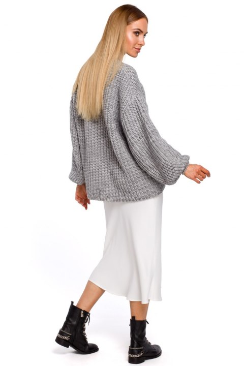 Sweter damski oversize z dekoltem V i szerokim rękawem szary me471 Sweter damski oversize z dekoltem V i szerokim rękawem szary me471