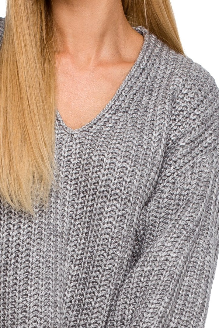 Sweter damski oversize z dekoltem V i szerokim rękawem szary me471 Sweter damski oversize z dekoltem V i szerokim rękawem szary me471