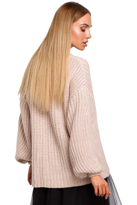 Sweter damski oversize z dekoltem V i szerokim rękawem pudrowy me471 Sweter damski oversize z dekoltem V i szerokim rękawem pudrowy me471