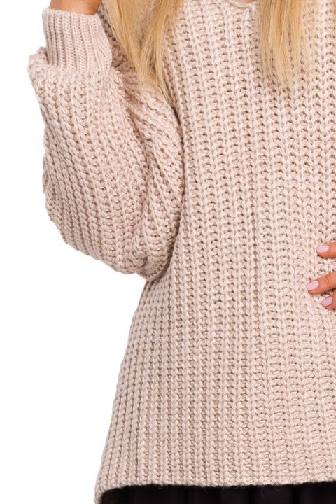 Sweter damski oversize z dekoltem V i szerokim rękawem pudrowy me471 Sweter damski oversize z dekoltem V i szerokim rękawem pudrowy me471