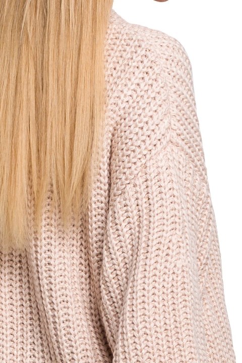 Sweter damski oversize z dekoltem V i szerokim rękawem pudrowy me471 Sweter damski oversize z dekoltem V i szerokim rękawem pudrowy me471