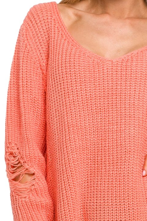 Sweter damski oversize asymetryczy z dziurami brzoskwiniowy me473 Sweter damski oversize asymetryczy z dziurami brzoskwiniowy me473