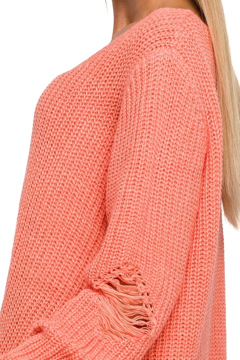 Sweter damski oversize asymetryczy z dziurami brzoskwiniowy me473 Sweter damski oversize asymetryczy z dziurami brzoskwiniowy me473