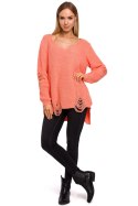 Sweter damski oversize asymetryczy z dziurami brzoskwiniowy me473