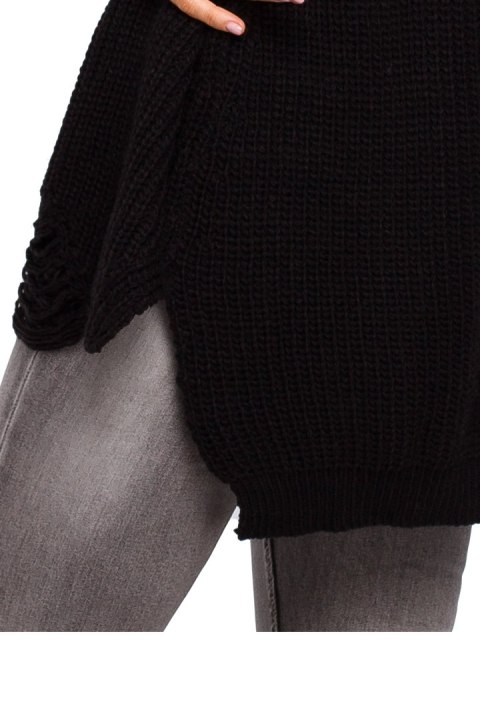 Sweter damski oversize asymetryczy z dziurami czarny me473 Sweter damski oversize asymetryczy z dziurami czarny me473