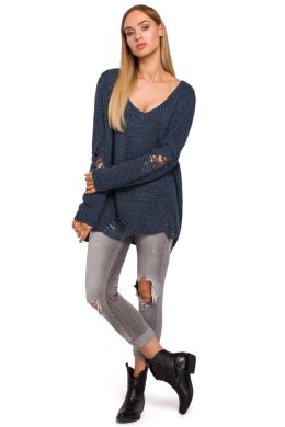 Sweter damski oversize asymetryczy z dziurami jeansowy me473