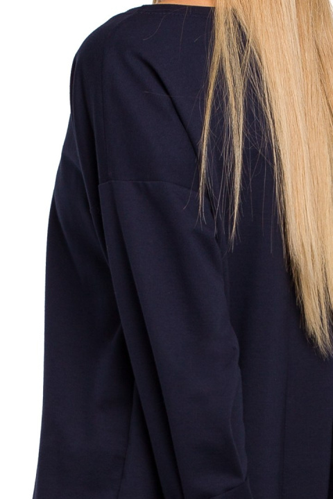 Bluza damska luźna z dzianiny dłuższy tył dekolt łódka granatowa me479 Bluza damska luźna z dzianiny dłuższy tył dekolt łódka granatowa me479