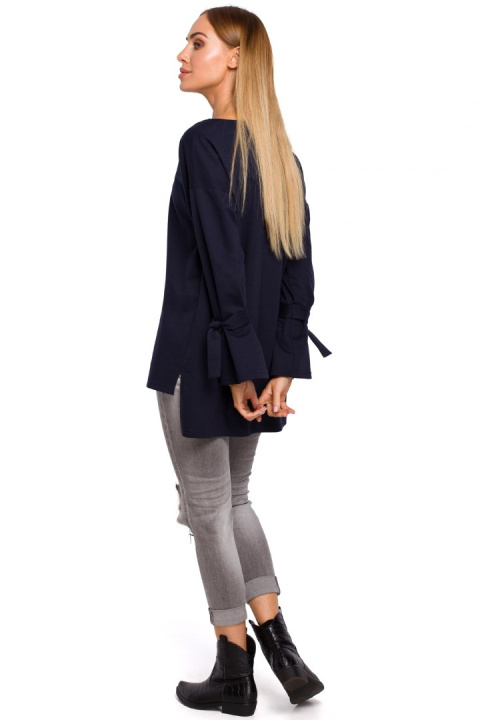 Bluza damska luźna z dzianiny dłuższy tył dekolt łódka granatowa me479 Bluza damska luźna z dzianiny dłuższy tył dekolt łódka granatowa me479